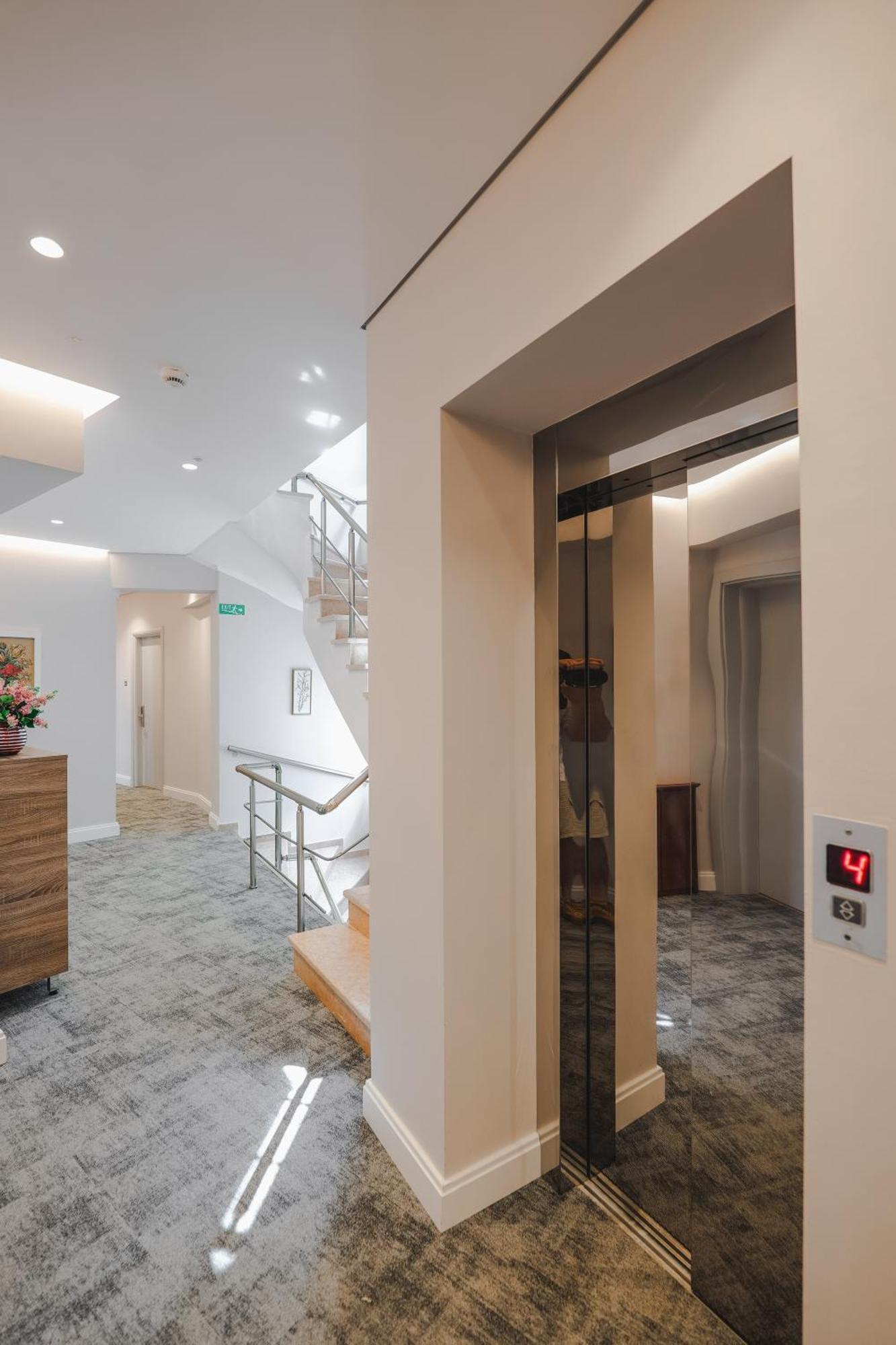 סרנדה Hotel Oasis מראה חיצוני תמונה
