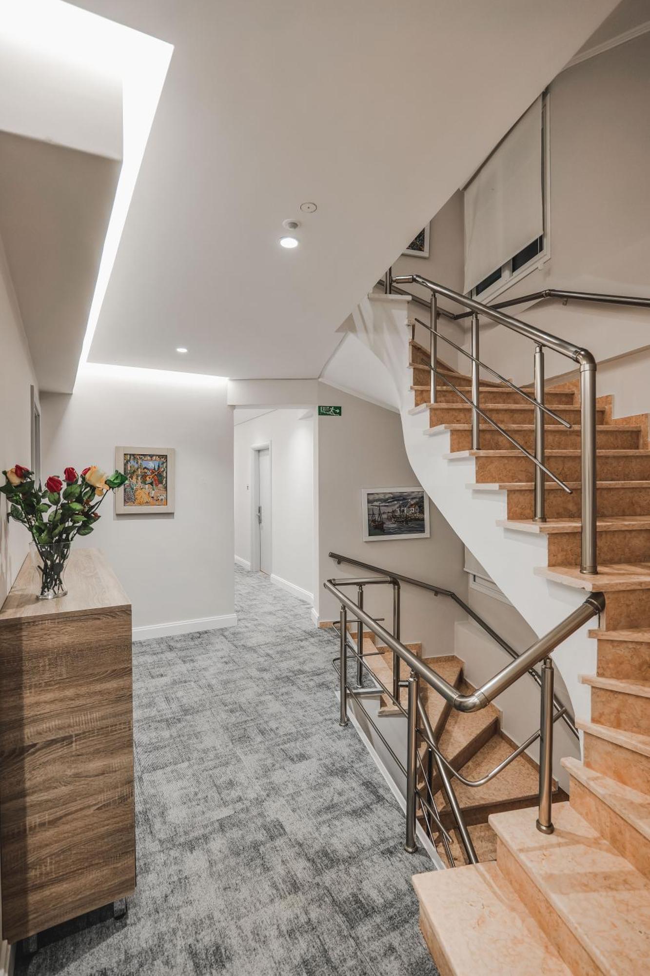סרנדה Hotel Oasis מראה חיצוני תמונה