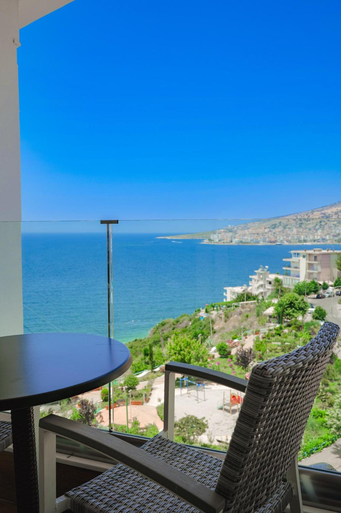 סרנדה Hotel Oasis מראה חיצוני תמונה