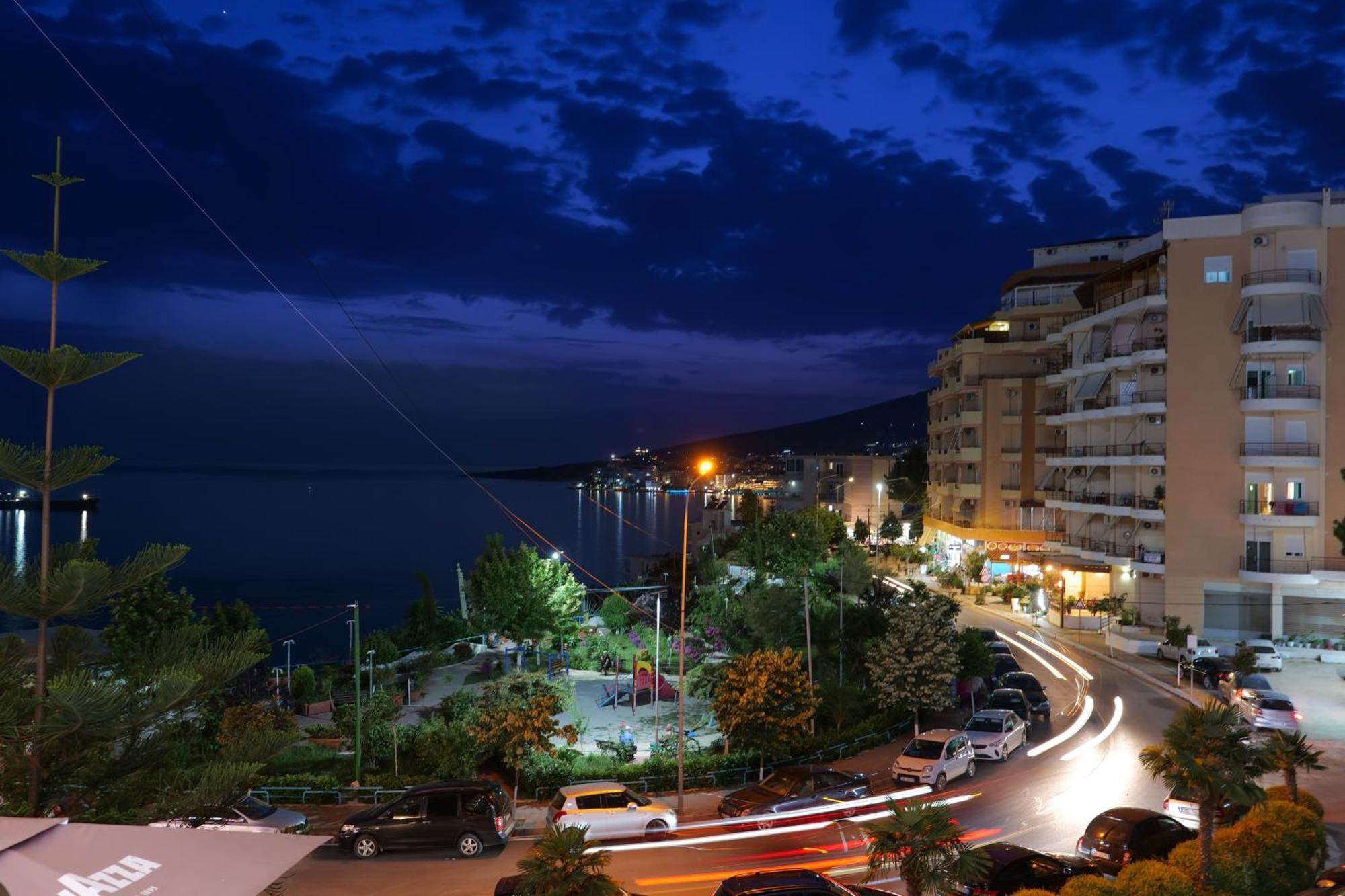 סרנדה Hotel Oasis מראה חיצוני תמונה