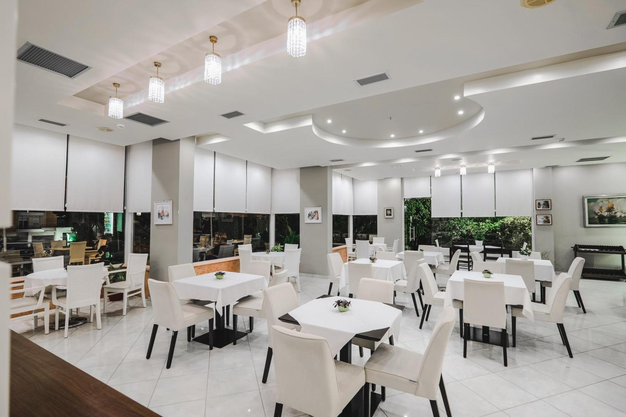 סרנדה Hotel Oasis מראה חיצוני תמונה