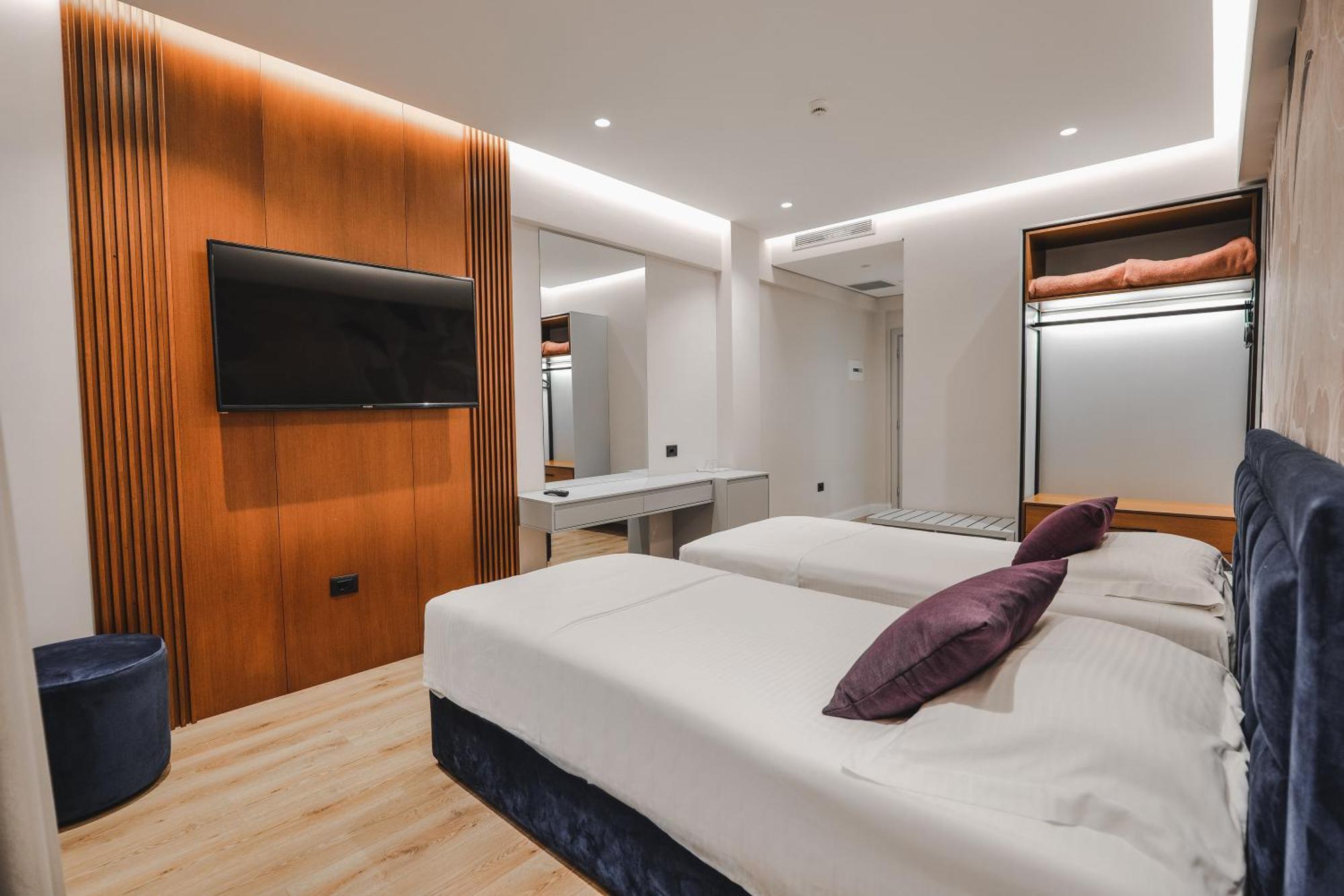 סרנדה Hotel Oasis מראה חיצוני תמונה