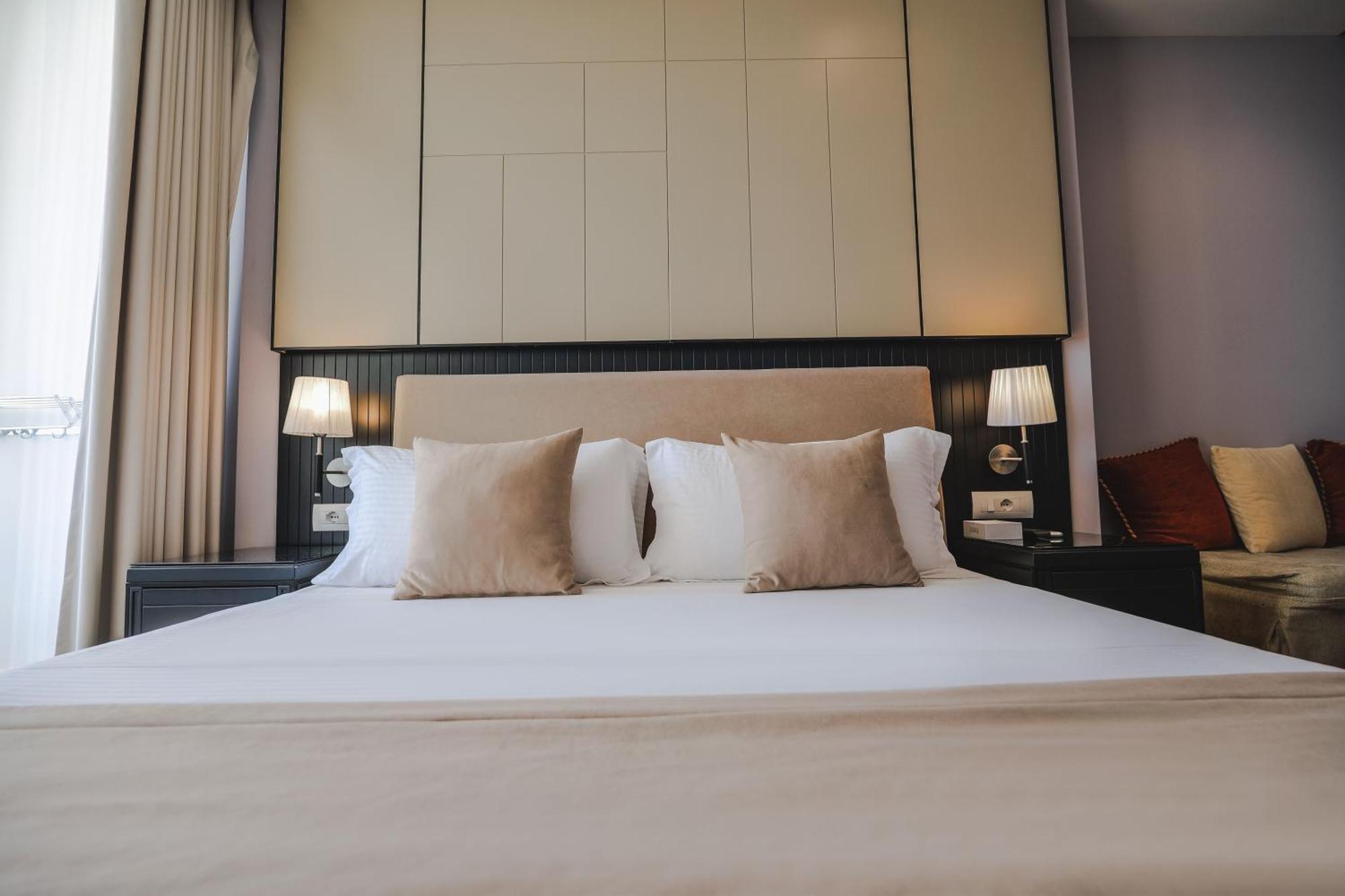 סרנדה Hotel Oasis מראה חיצוני תמונה