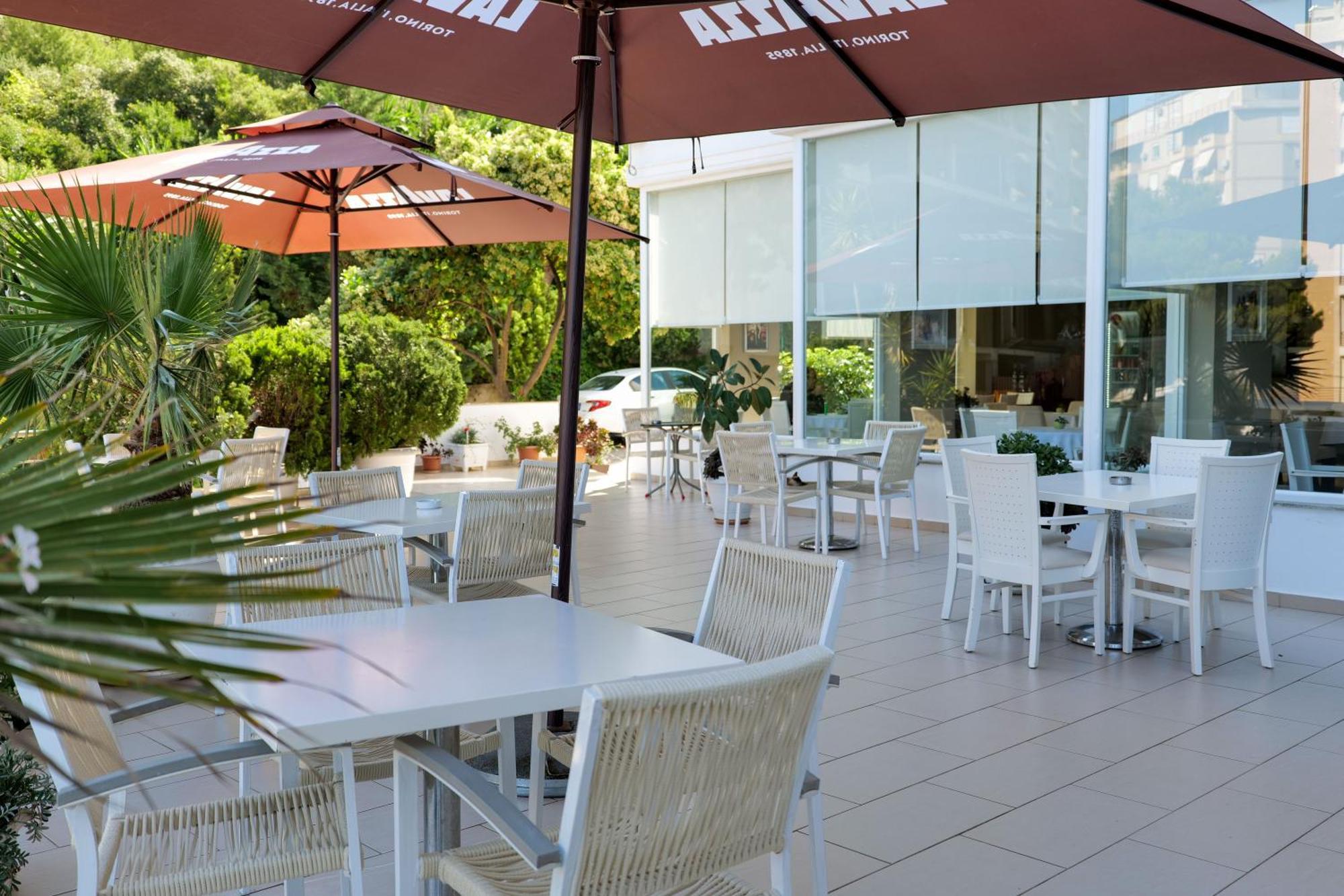 סרנדה Hotel Oasis מראה חיצוני תמונה